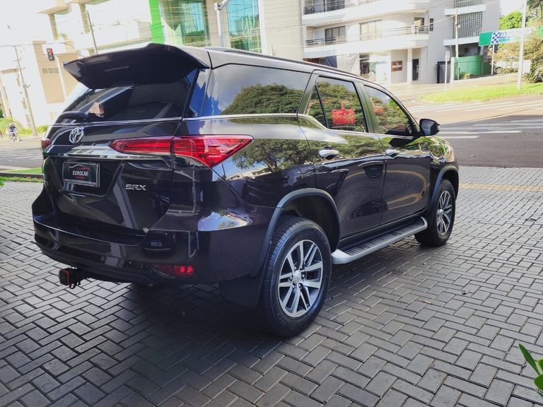 Toyota Hilux SW4 SRX 4x4 2.8 TDI 16V Dies. Aut.