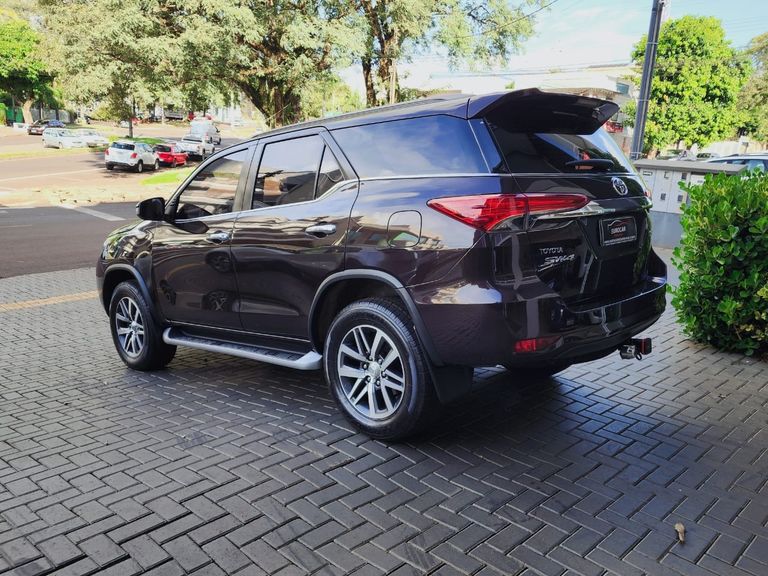 Toyota Hilux SW4 SRX 4x4 2.8 TDI 16V Dies. Aut.