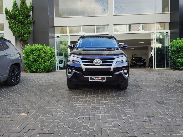 Toyota Hilux SW4 SRX 4x4 2.8 TDI 16V Dies. Aut.