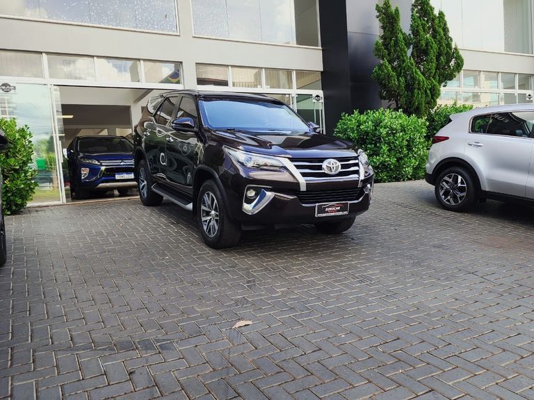 Toyota Hilux SW4 SRX 4x4 2.8 TDI 16V Dies. Aut.