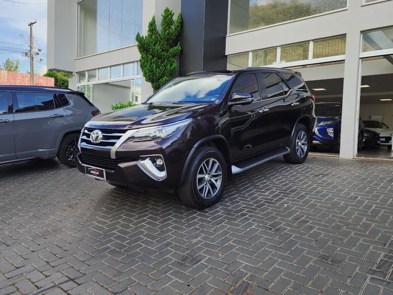 Toyota Hilux SW4 SRX 4x4 2.8 TDI 16V Dies. Aut.