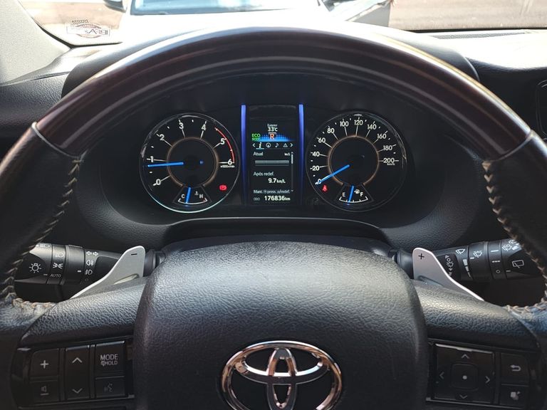 Toyota Hilux SW4 SRX 4x4 2.8 TDI 16V Dies. Aut.