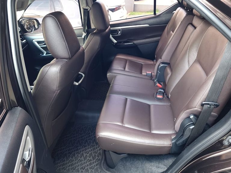 Toyota Hilux SW4 SRX 4x4 2.8 TDI 16V Dies. Aut.