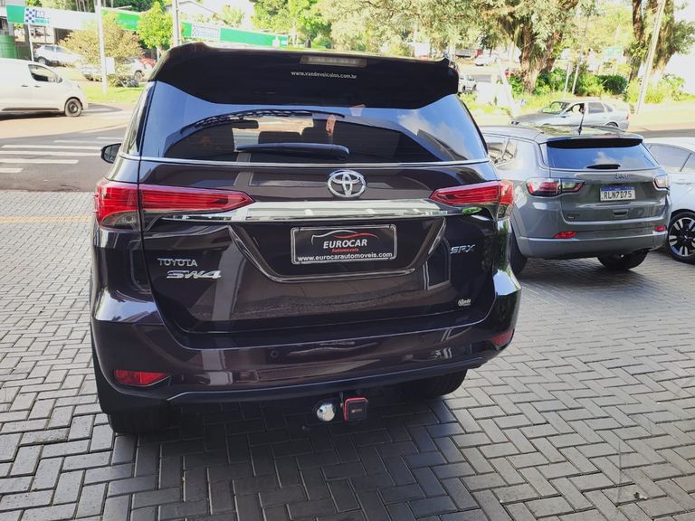 Toyota Hilux SW4 SRX 4x4 2.8 TDI 16V Dies. Aut.