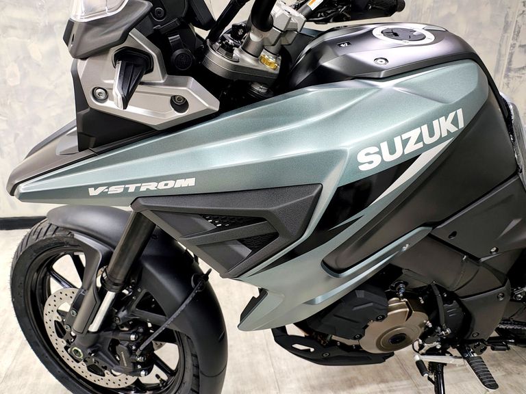 SUZUKI DL 1050 V-STROM 