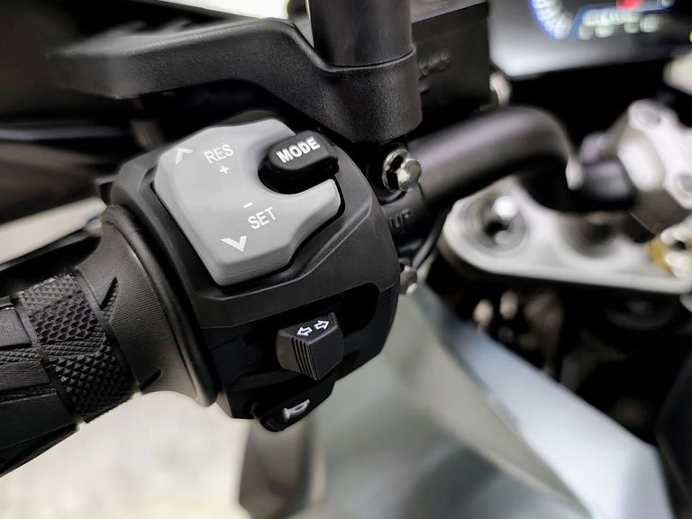 SUZUKI DL 1050 V-STROM 