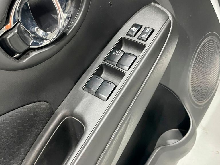 Nissan VERSA SV 1.6 16V FlexStart 4p Aut.