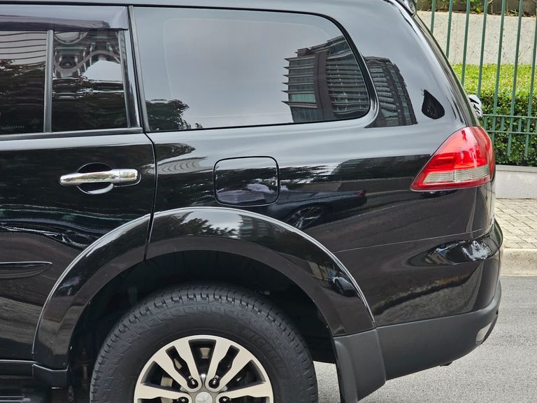 Mitsubishi Pajero HPE Full 3.2 4x4 T.I.Dies. 5p Aut