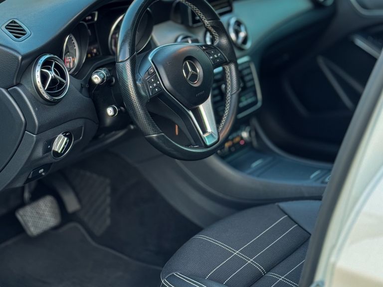 Mercedes GLA 250 Vision 2.0 TB 16V 211cv Aut.