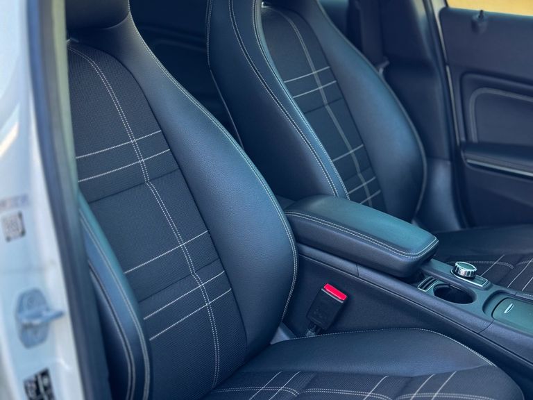 Mercedes GLA 250 Vision 2.0 TB 16V 211cv Aut.