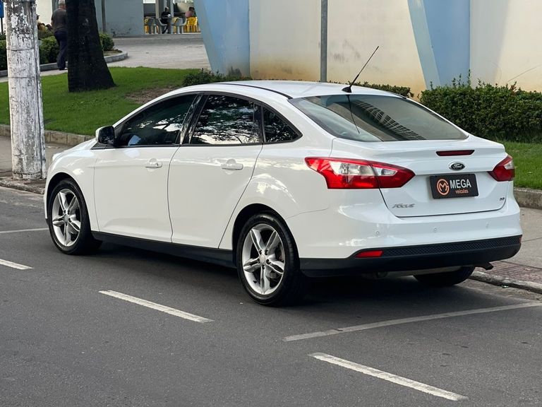 Ford Focus 2.0 16V/SE/SE Plus Flex 5p Aut.