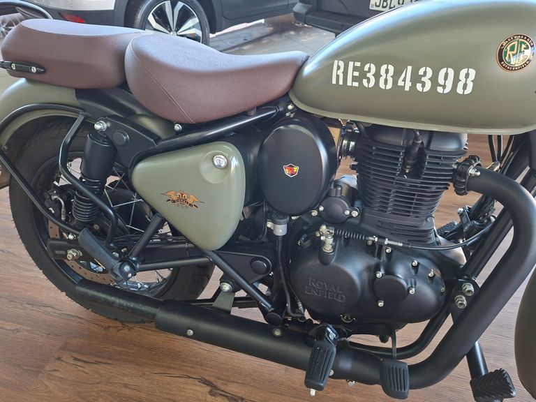 Royal Enfield Classic 350 Dark