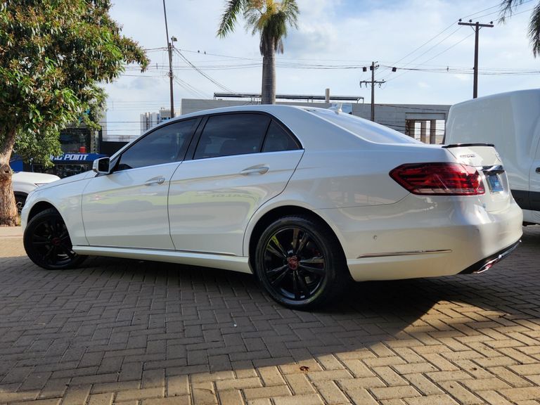 Mercedes E-250 CGI Avantgarde 2.0 TB 211cv Aut.