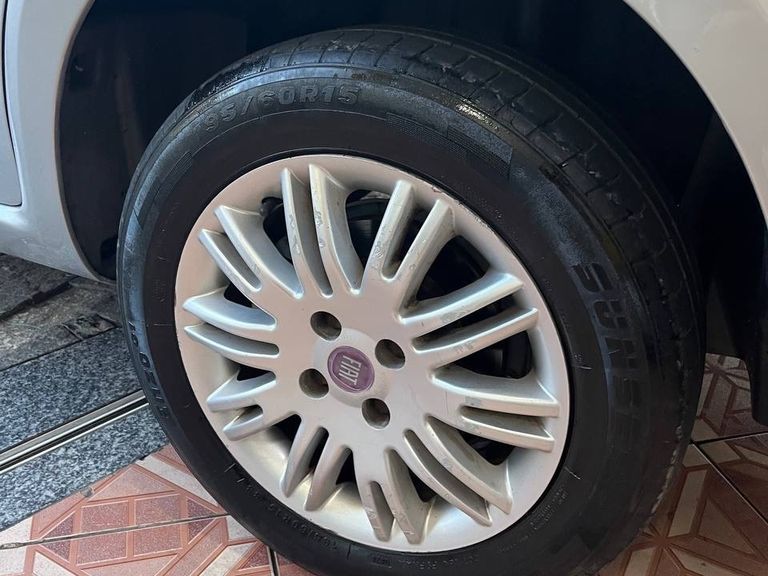 Fiat LINEA ESSENCE 1.8 Flex 16V 4p