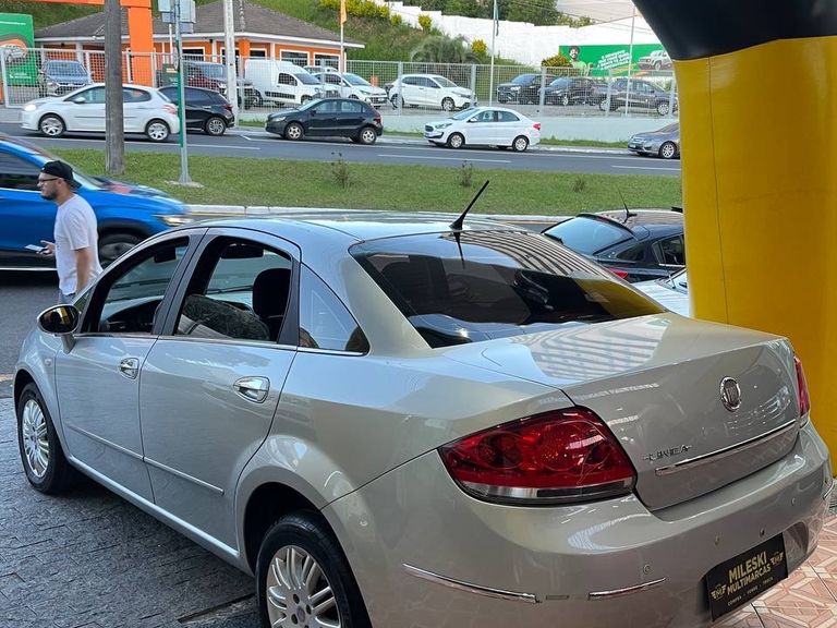 Fiat LINEA ESSENCE 1.8 Flex 16V 4p