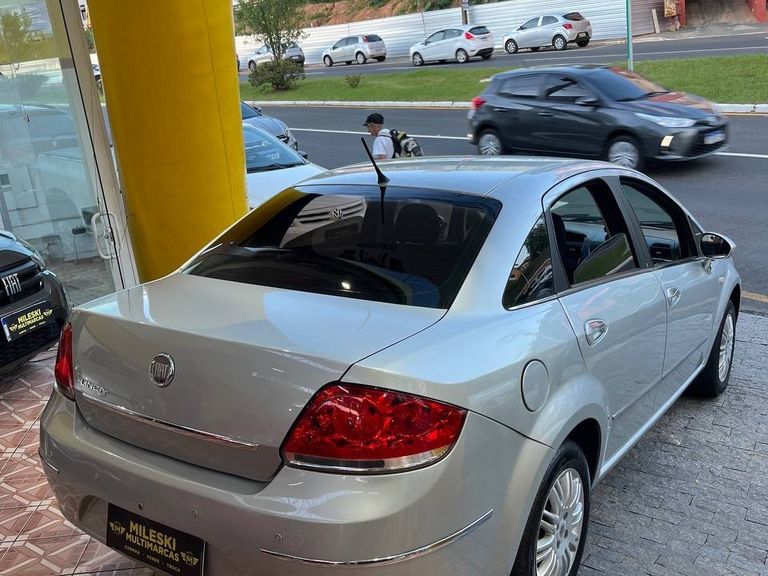 Fiat LINEA ESSENCE 1.8 Flex 16V 4p