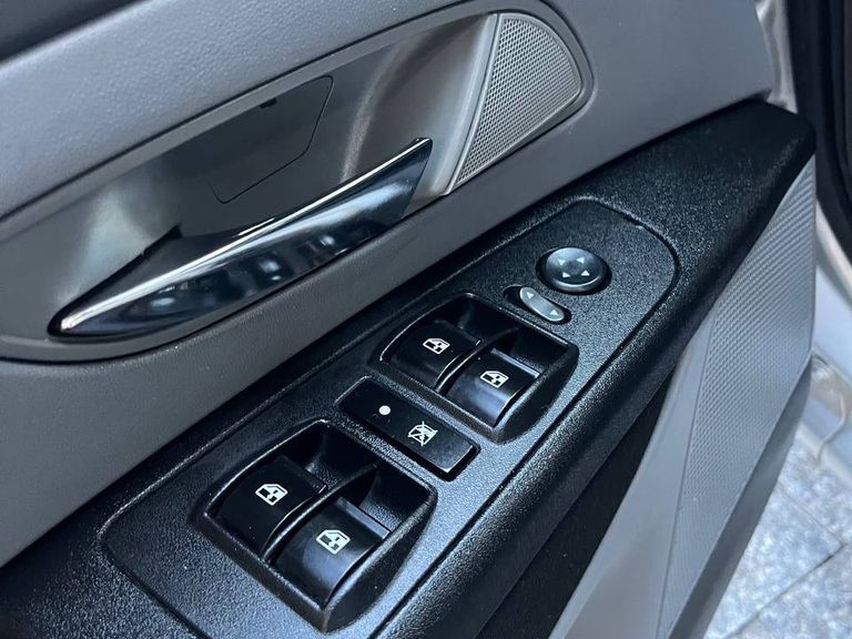 Fiat LINEA ESSENCE 1.8 Flex 16V 4p