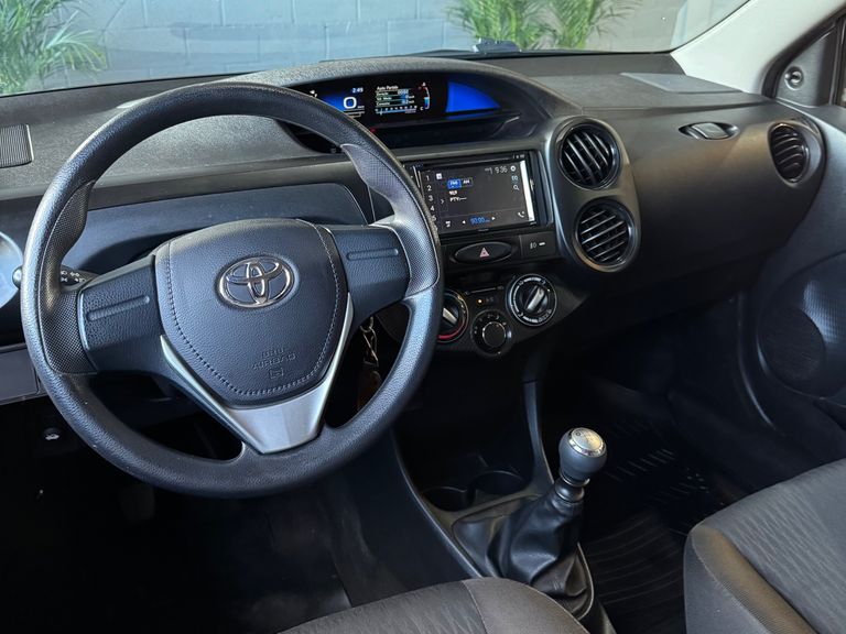 Toyota ETIOS X Sedan 1.5 Flex 16V 4p Mec.