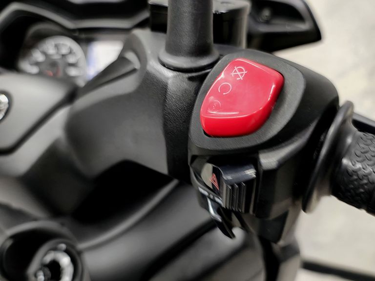YAMAHA XMAX 250 ABS