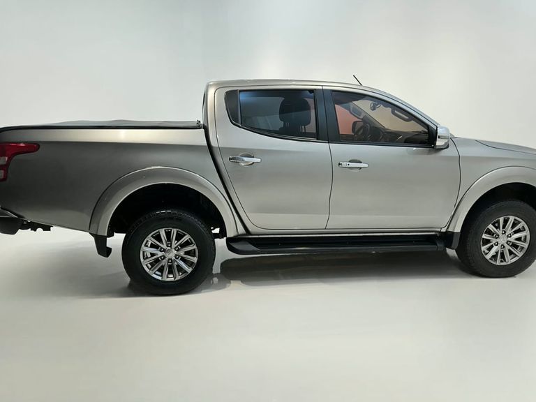 Mitsubishi L200 Triton Sport HPE-S 2.4 CD Dies. Aut