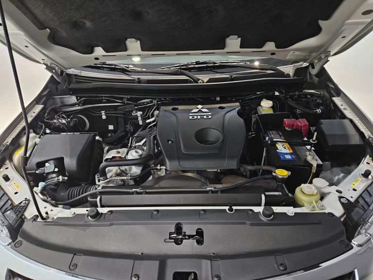 Mitsubishi L200 Triton Sport HPE-S 2.4 CD Dies. Aut