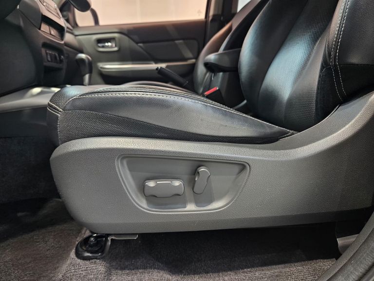 Mitsubishi L200 Triton Sport HPE-S 2.4 CD Dies. Aut