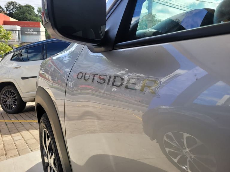 Renault KWID OUTSIDER 1.0 Flex 12V 5p Mec.