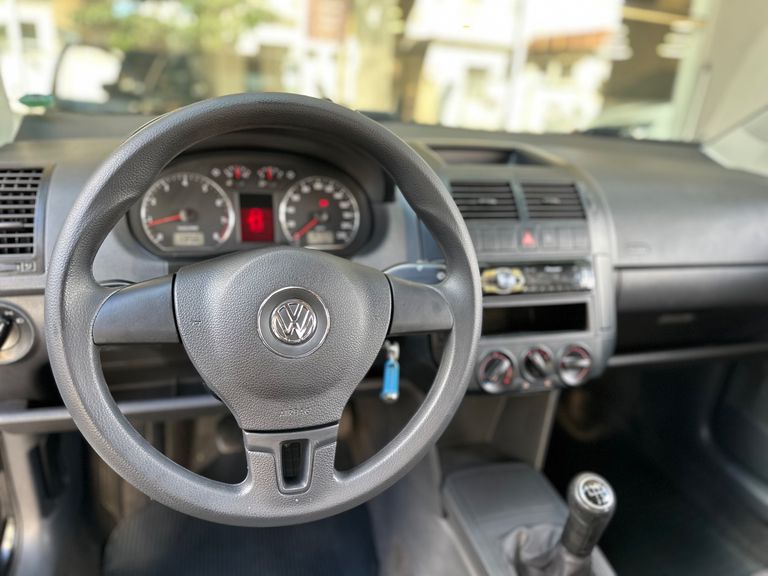 VolksWagen Polo Sedan 1.6 Mi Total Flex 8V 4p