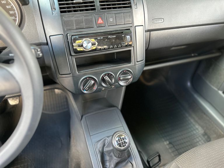 VolksWagen Polo Sedan 1.6 Mi Total Flex 8V 4p