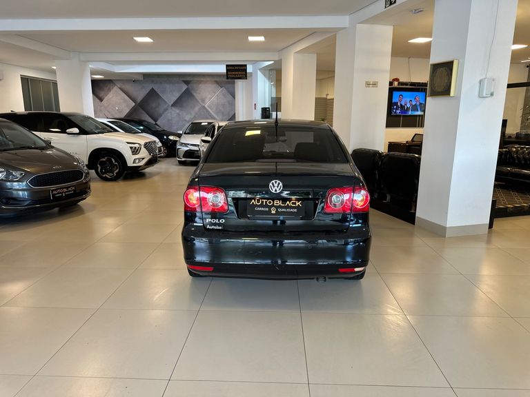 VolksWagen Polo Sedan 1.6 Mi Total Flex 8V 4p