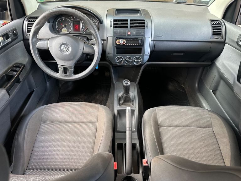 VolksWagen Polo Sedan 1.6 Mi Total Flex 8V 4p