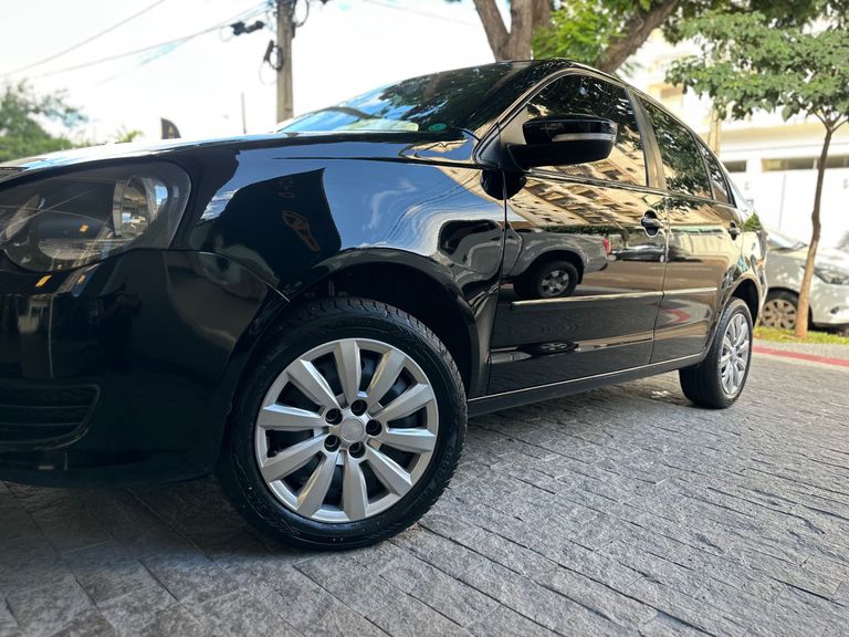 VolksWagen Polo Sedan 1.6 Mi Total Flex 8V 4p