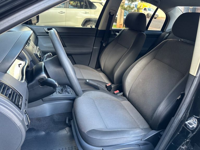 VolksWagen Polo Sedan 1.6 Mi Total Flex 8V 4p