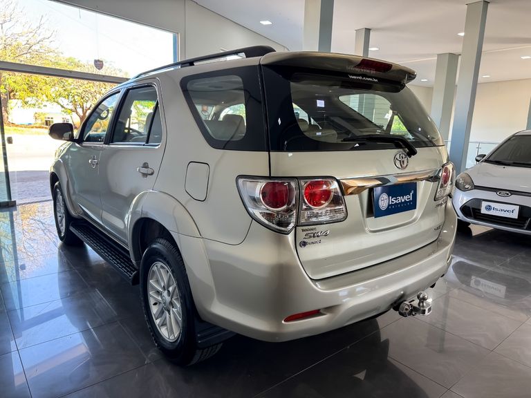 Toyota Hilux SW4 SRV D4-D 4x4 3.0 TDI Dies. Aut