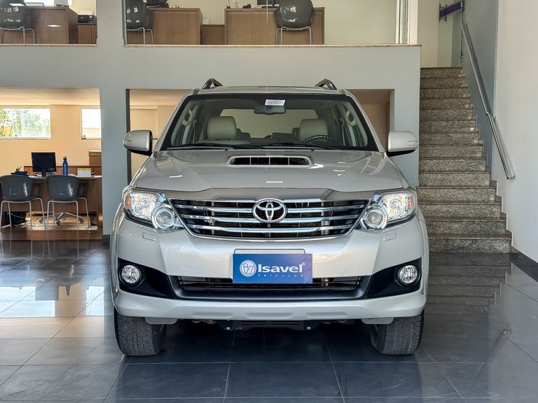 Toyota Hilux SW4 SRV D4-D 4x4 3.0 TDI Dies. Aut