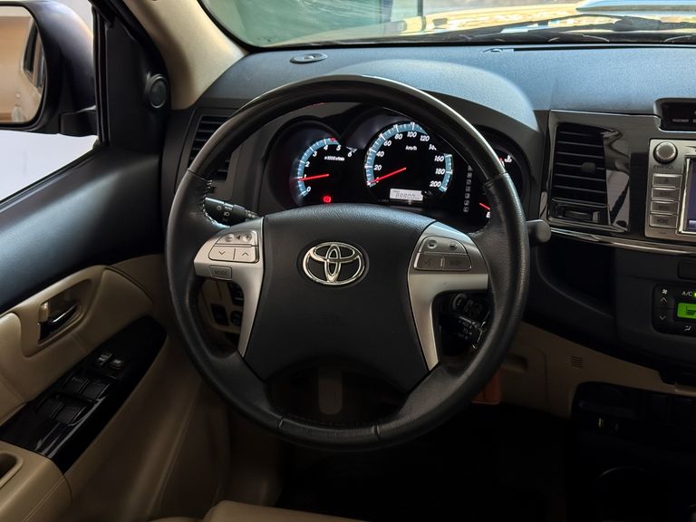 Toyota Hilux SW4 SRV D4-D 4x4 3.0 TDI Dies. Aut