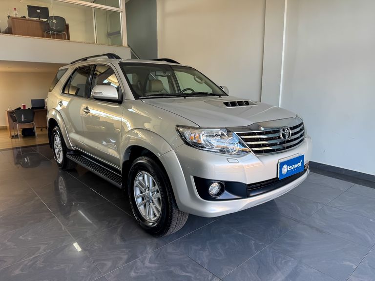 Toyota Hilux SW4 SRV D4-D 4x4 3.0 TDI Dies. Aut
