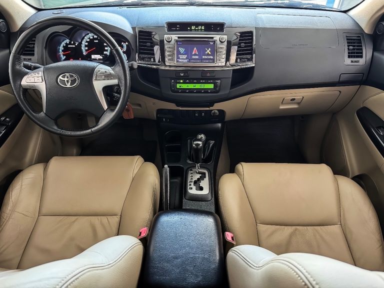 Toyota Hilux SW4 SRV D4-D 4x4 3.0 TDI Dies. Aut