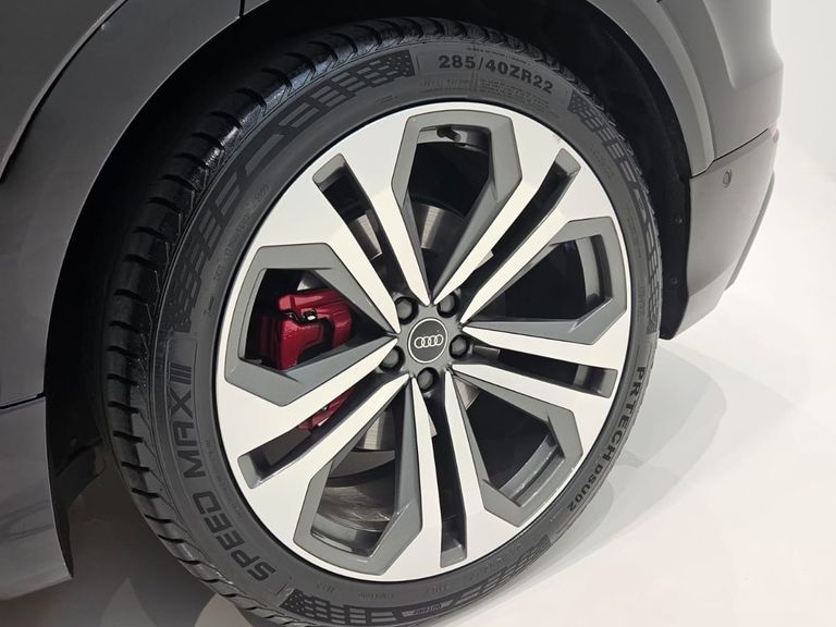 Audi Q8 Perfo. 3.0 TFSI Quattro S-tron/(Híb.)