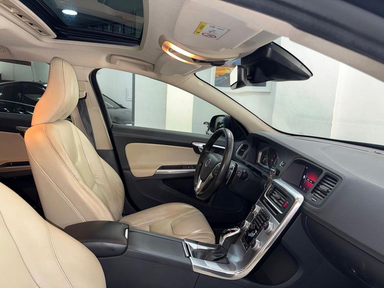 Volvo V60 T-4 MOMENTUM 2.0 190cv 5p