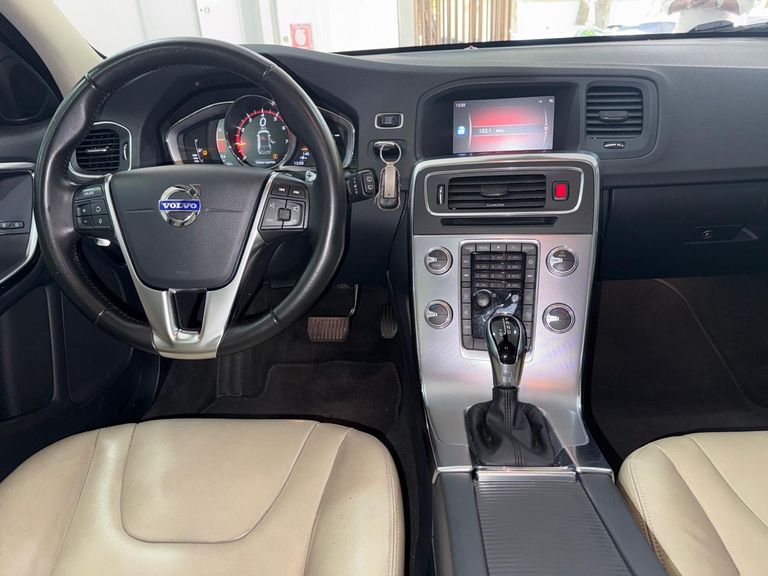 Volvo V60 T-4 MOMENTUM 2.0 190cv 5p