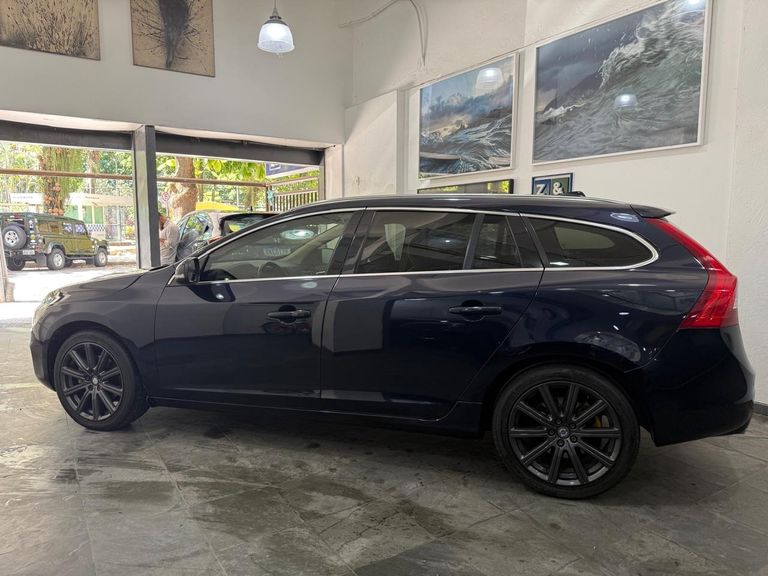 Volvo V60 T-4 MOMENTUM 2.0 190cv 5p