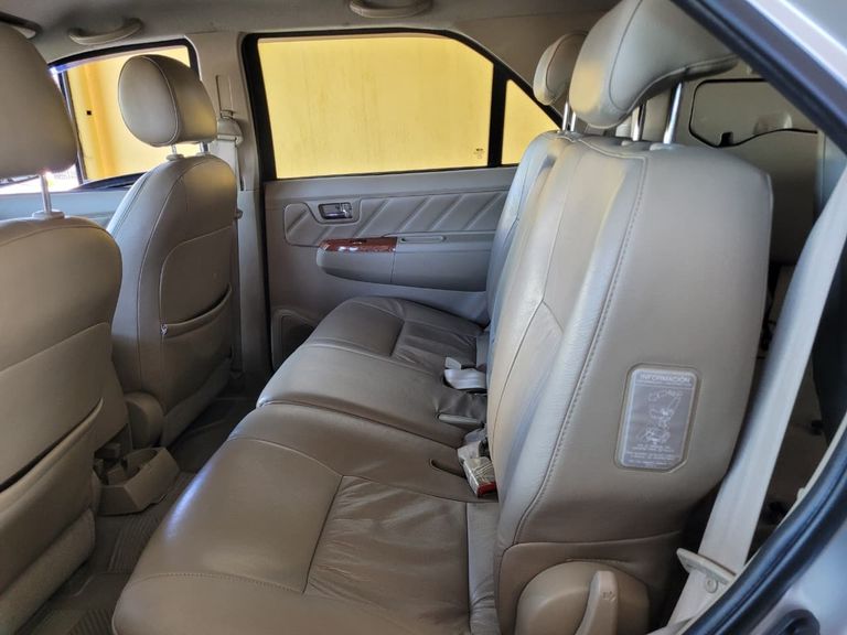 Toyota Hilux SW4 SRV D4-D 4x4 3.0 TDI Dies. Aut