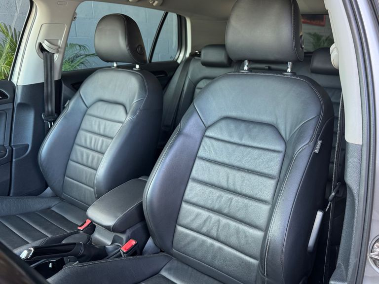 VolksWagen Golf Highline 1.4 TSI Total Flex Aut.