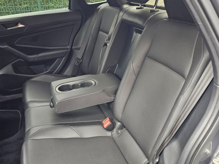 VolksWagen JETTA R-Line 250 TSI 1.4 Flex 16V Aut.