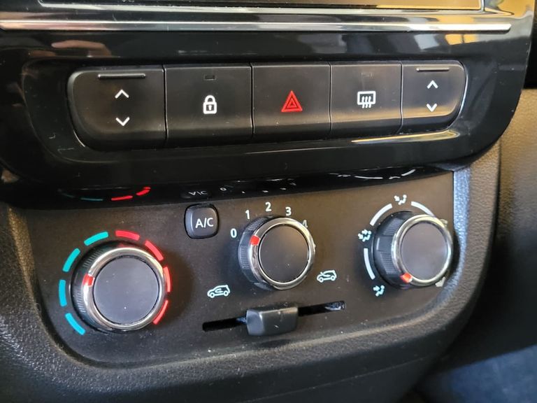 Renault KWID OUTSIDER 1.0 Flex 12V 5p Mec.