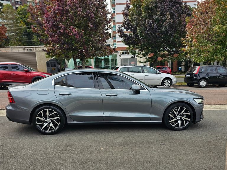 Volvo S60 T-4 MOMENTUM 2.0 190cv 4p