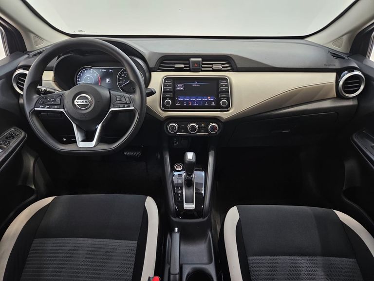 Nissan VERSA Advance 1.6 16V Flex Aut.