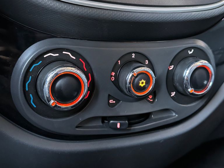 Fiat Grand Siena ATTRACTIVE 1.0 Flex 8V 4p