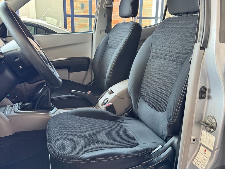 Mitsubishi L200 Triton GLS 3.2 CD TB Int.Diesel Mec